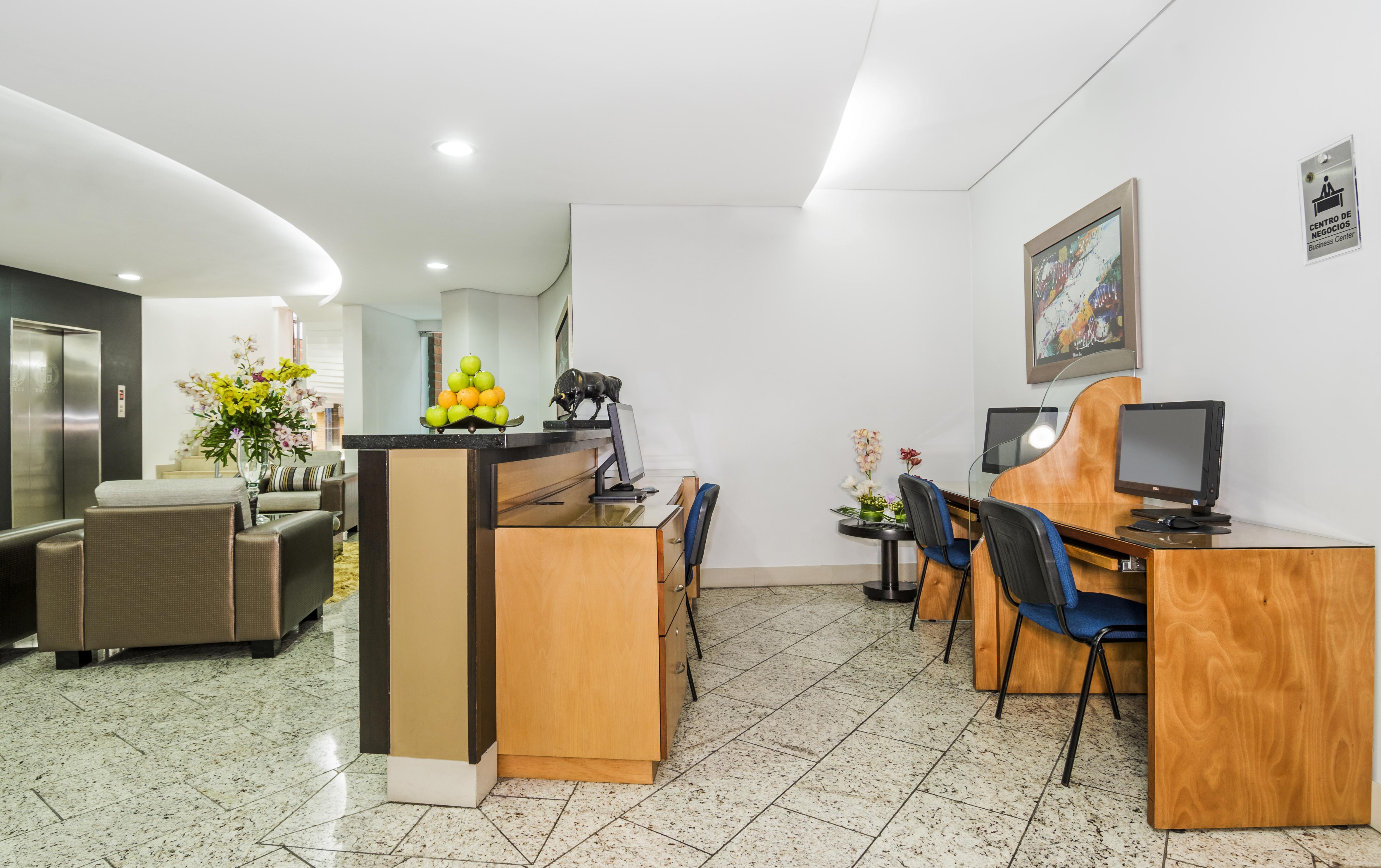 Hotel Egina מדיין מראה חיצוני תמונה