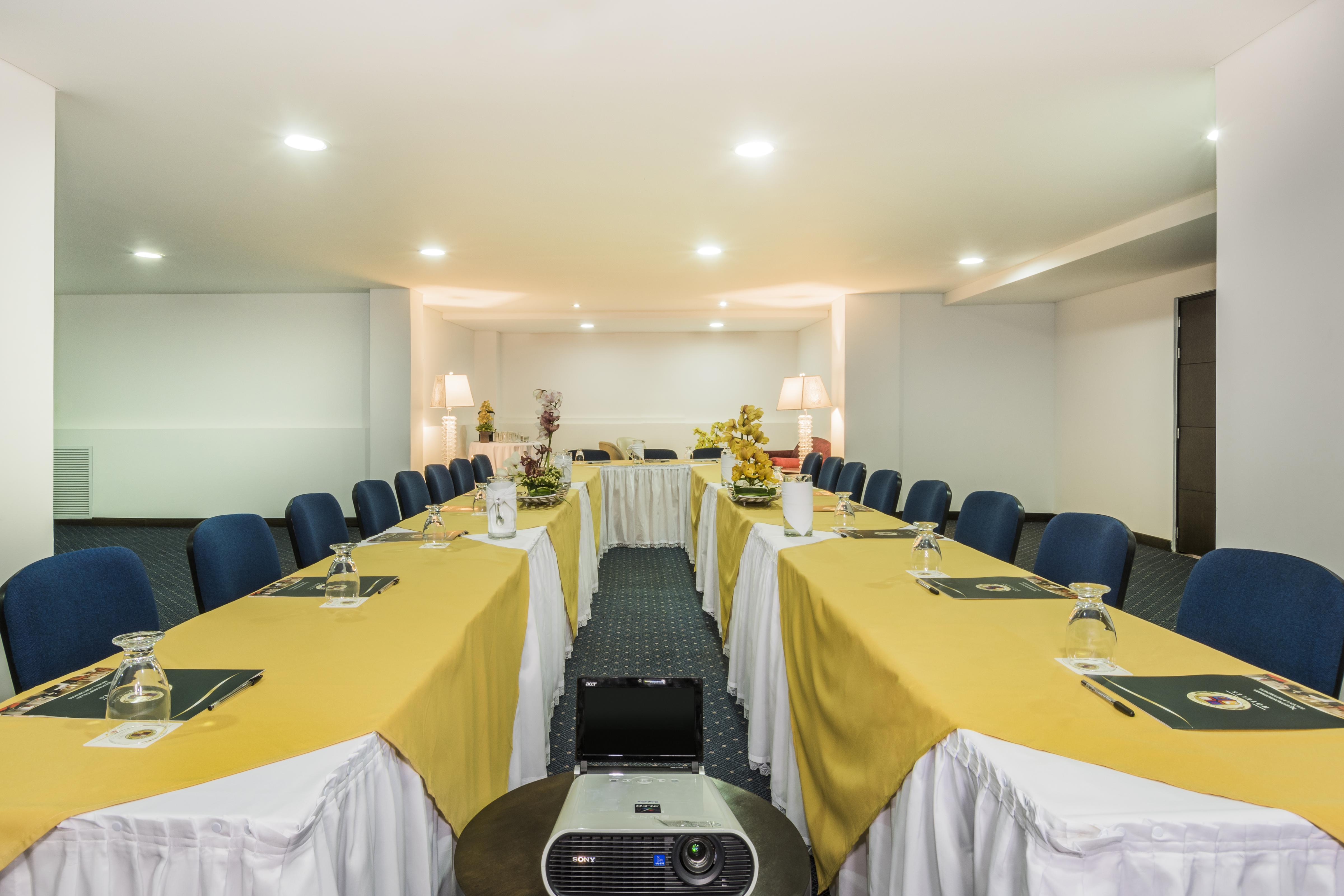 Hotel Egina מדיין מראה חיצוני תמונה