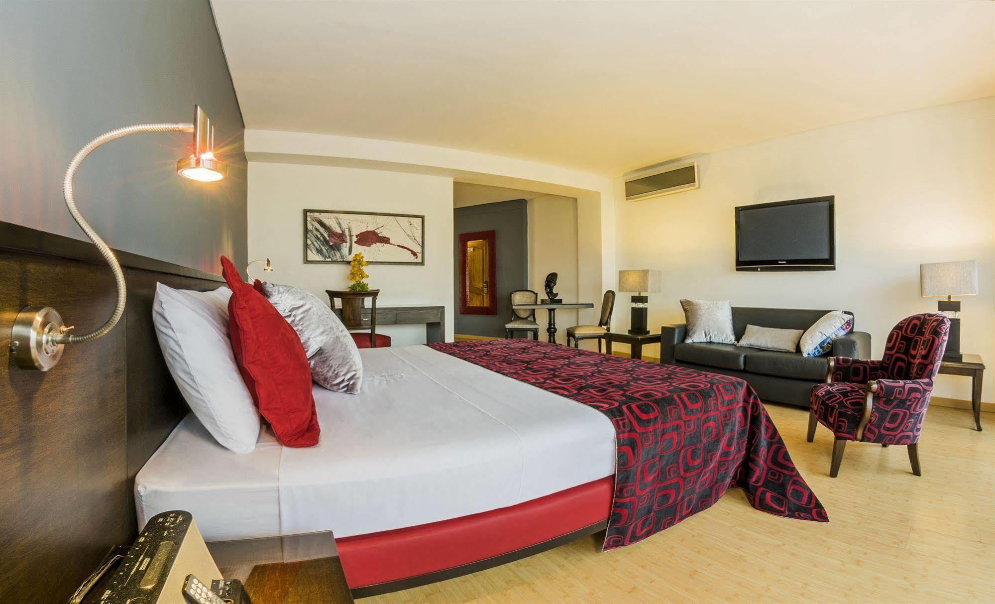 Hotel Egina מדיין מראה חיצוני תמונה